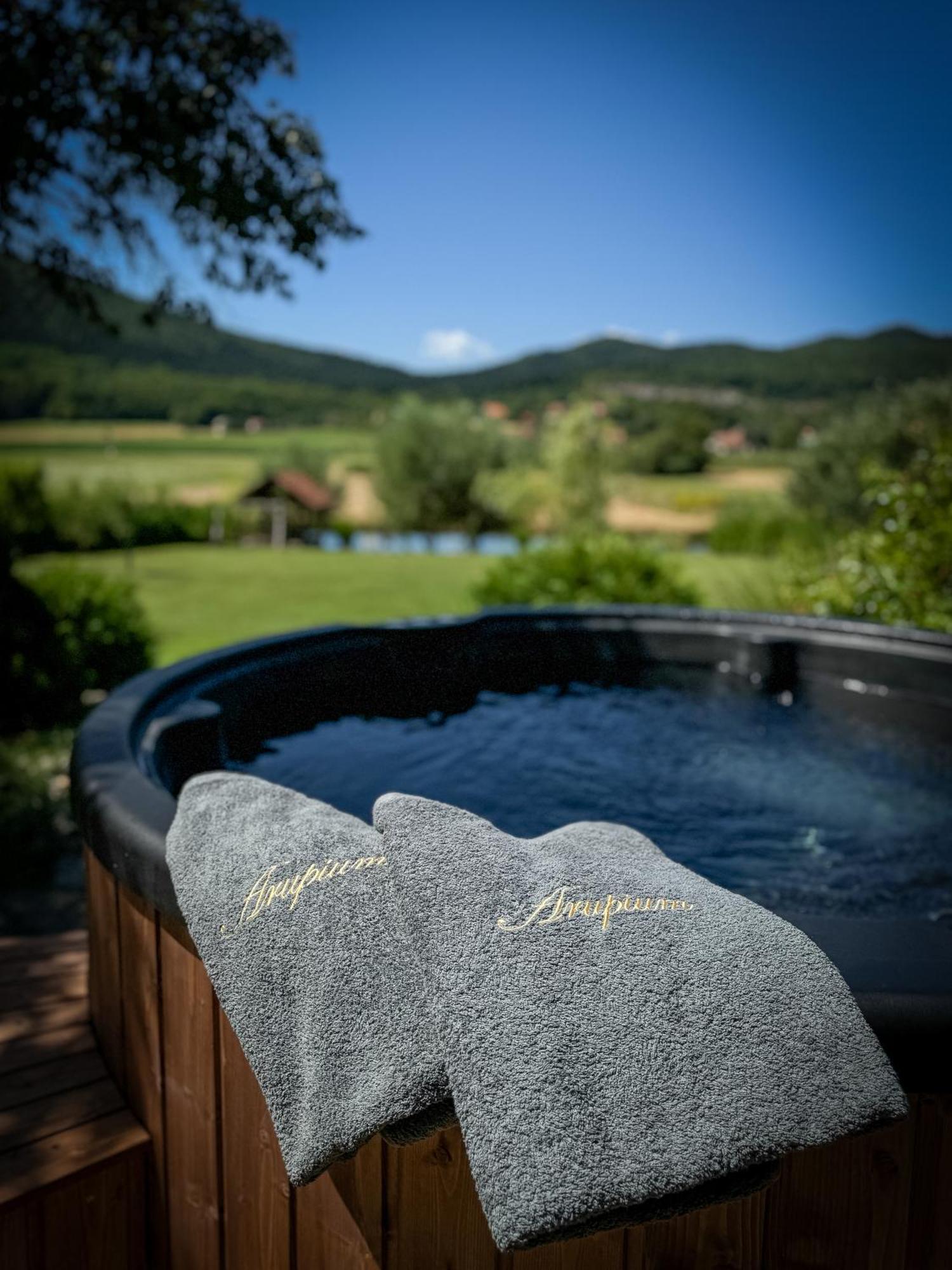 Willa House Arupium - Hot Tub Otočac Zewnętrze zdjęcie
